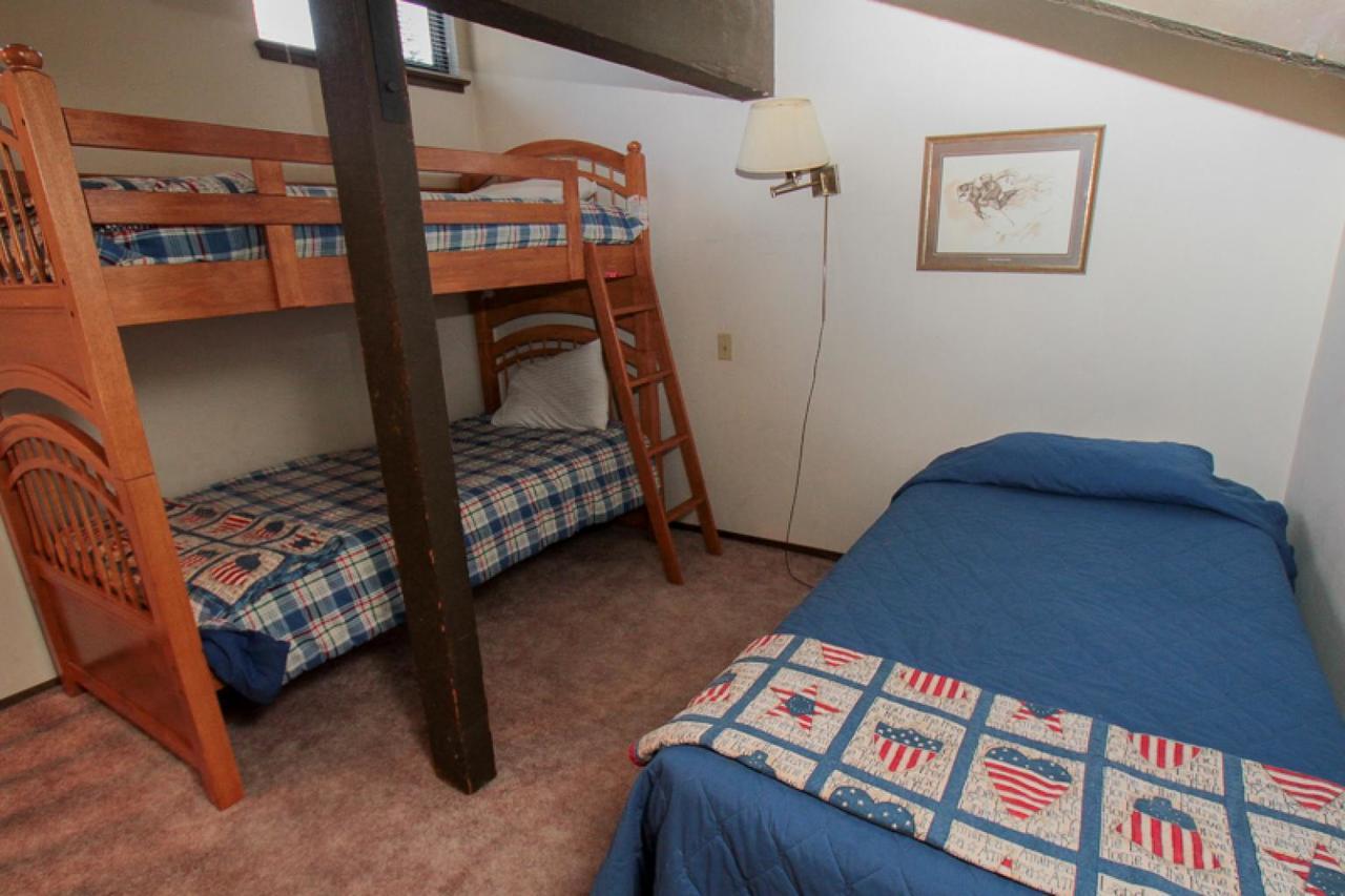 Discovery 4 #128, Loft * Mammoth Lakes