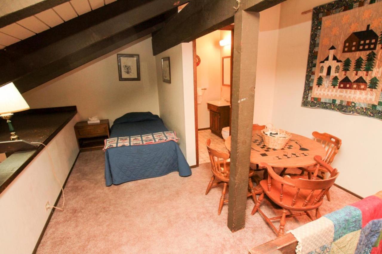 Discovery 4 #128, Loft Mammoth Lakes
